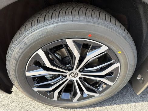 Used 2026 Toyota Crown Signia XLE image 11