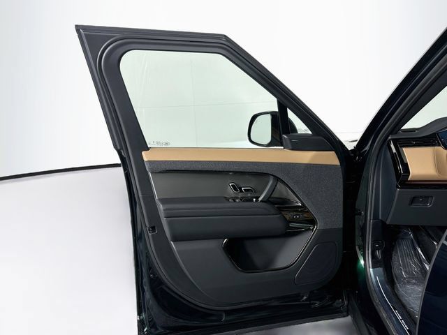 New 2026 Land Rover Range Rover Sport Dynamic SE AWD/4WD image 11