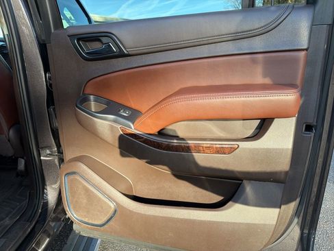 Used 2017 Chevrolet Suburban Premier image 31