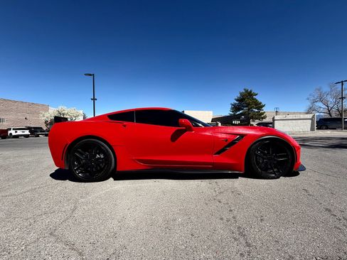 Used 2019 Chevrolet Corvette Stingray Coupe w/ Carbon Flash Badge Package RWD image 5