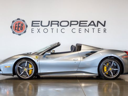 Used 2018 Ferrari 488 Spider RWD image 9