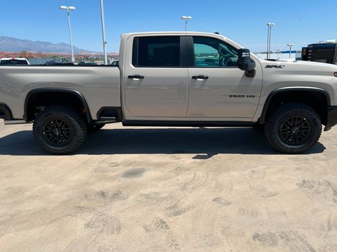 New 2026 Chevrolet Silverado 2500 ZR2 w/ LPO, Dark Essentials Package AWD/4WD image 7