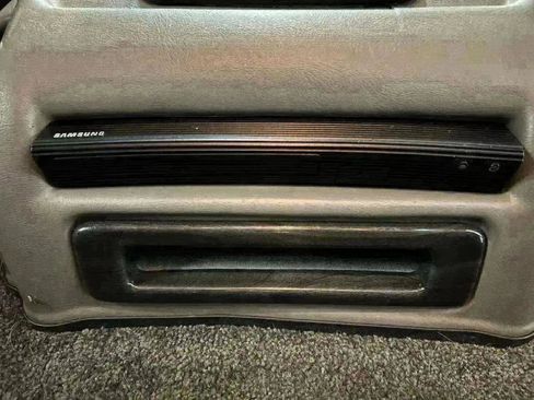 Used 2017 Chevrolet Express 2500 image 39