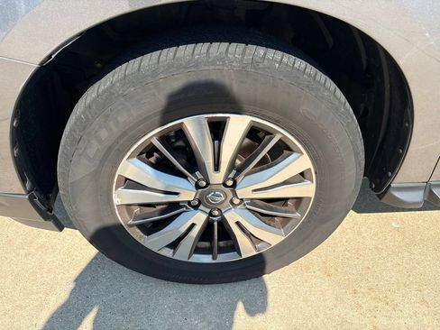 Used 2018 Nissan Pathfinder SV AWD/4WD image 9
