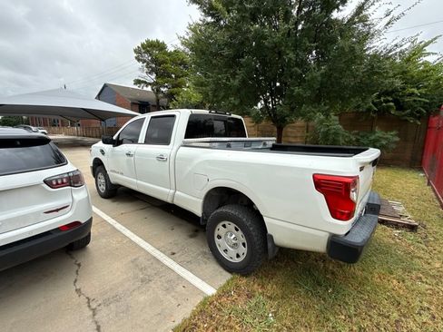 Used 2017 Nissan Titan S RWD image 8