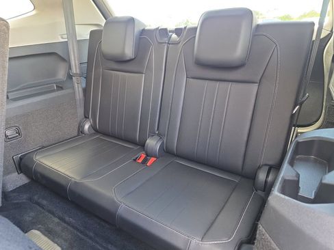Used 2024 Volkswagen Tiguan SE FWD image 30