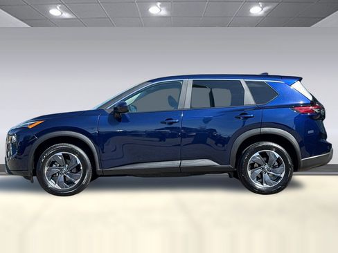 Used 2025 Nissan Rogue SV FWD image 2