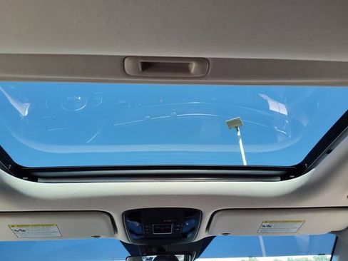 Used 2022 Kia Carnival SX Prestige image 24