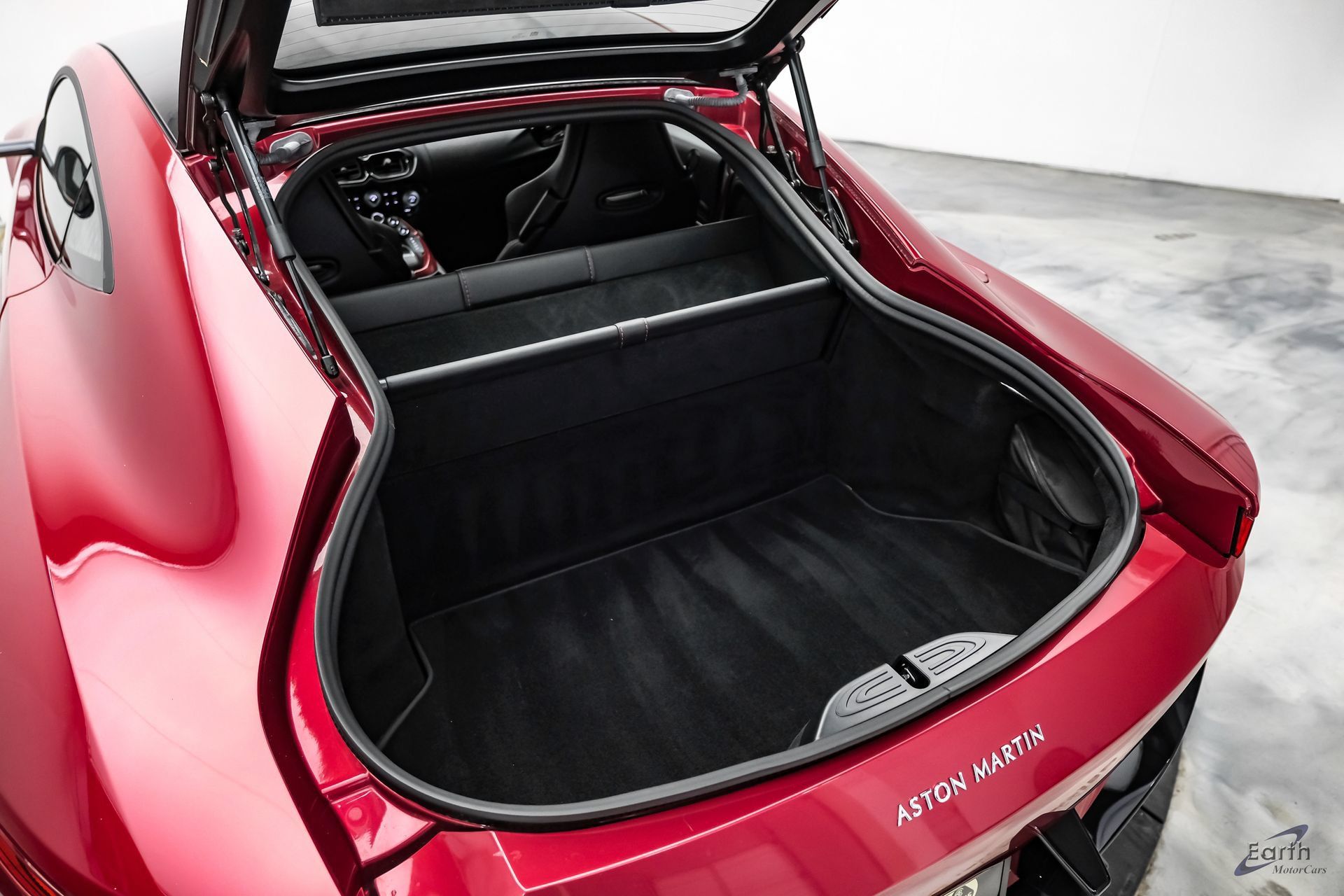 Used 2019 Aston Martin V8 Vantage Coupe RWD image 99