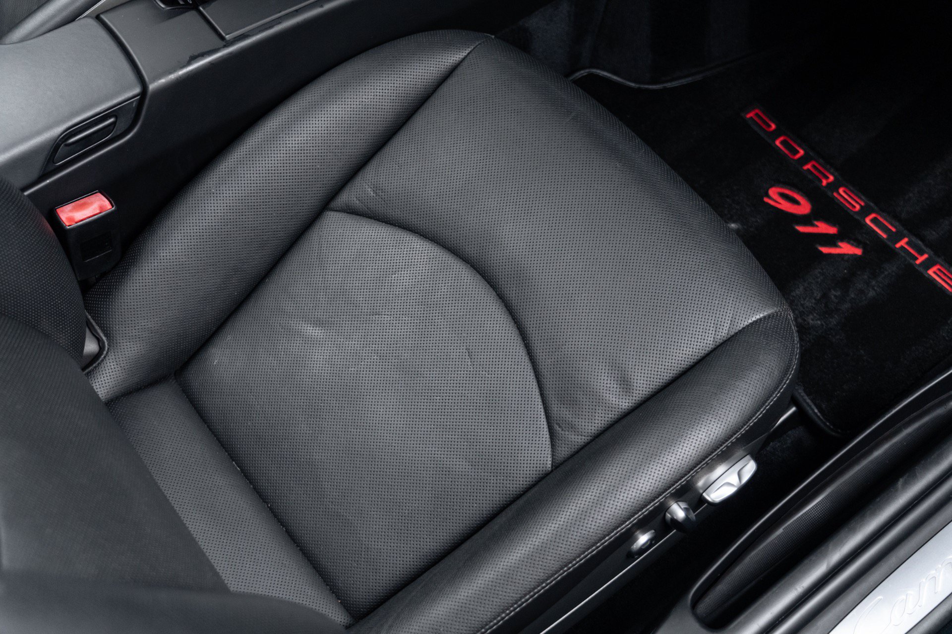 Used 2010 Porsche 911 Cabriolet image 39