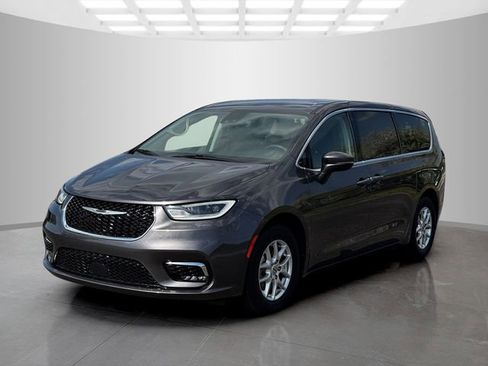 Certified 2023 Chrysler Pacifica Touring-L FWD image 3