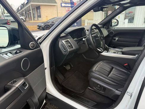 Used 2019 Land Rover Range Rover Sport SE image 13