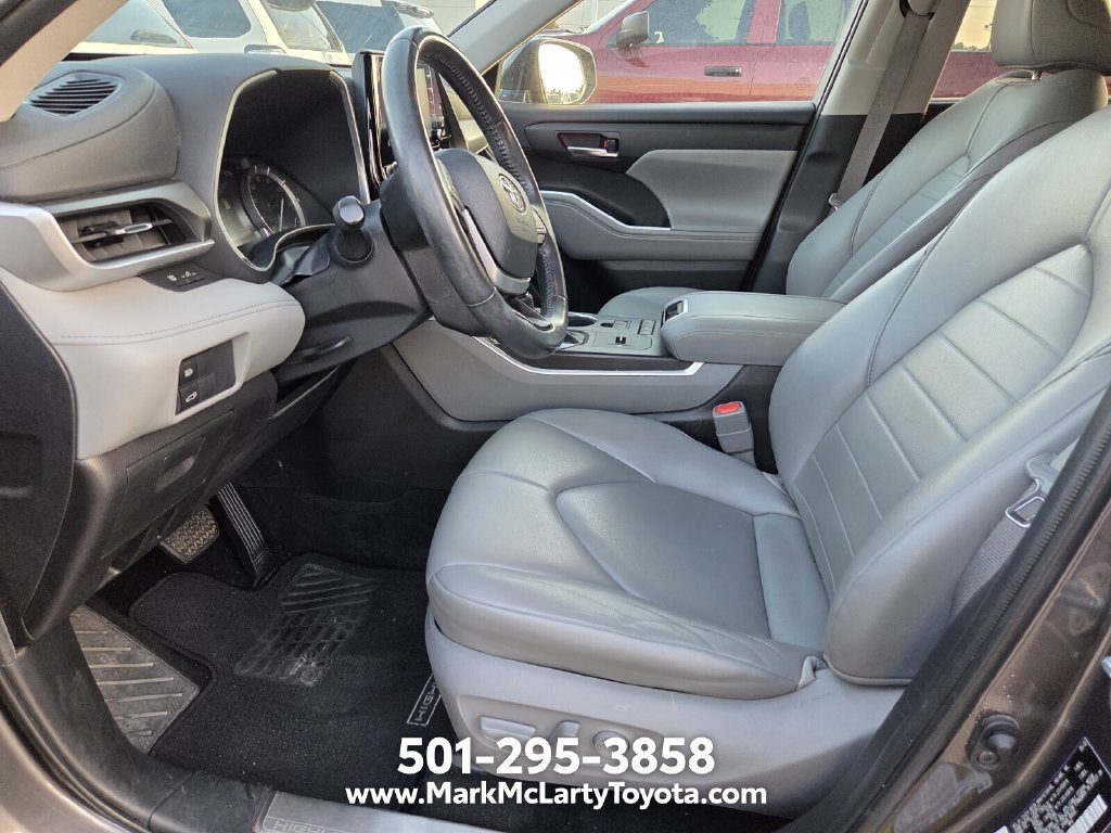 Used 2022 Toyota Highlander XLE FWD image 9