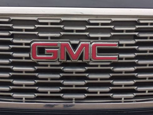 Used 2019 GMC Yukon XL Denali w/ Open Road Package image 11