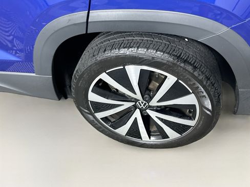 Used 2024 Volkswagen Taos SE FWD image 11