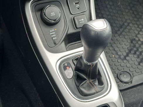 Used 2018 Jeep Compass Latitude w/ Popular Equipment Group image 29