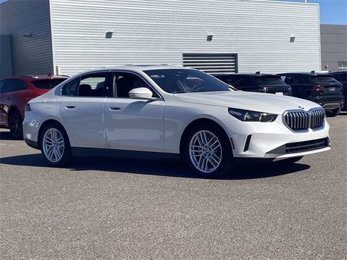 New 2025 BMW 530i image 4