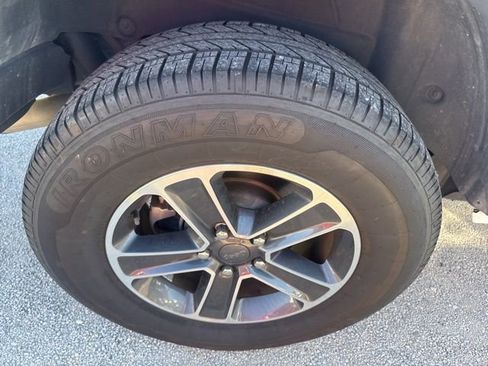 Used 2023 Jeep Wrangler Sahara image 16