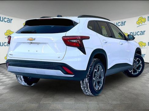 Used 2025 Chevrolet Trax LT w/ LT Convenience Package image 6