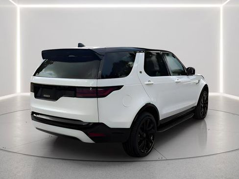 Certified 2025 Land Rover Discovery Dynamic SE image 5
