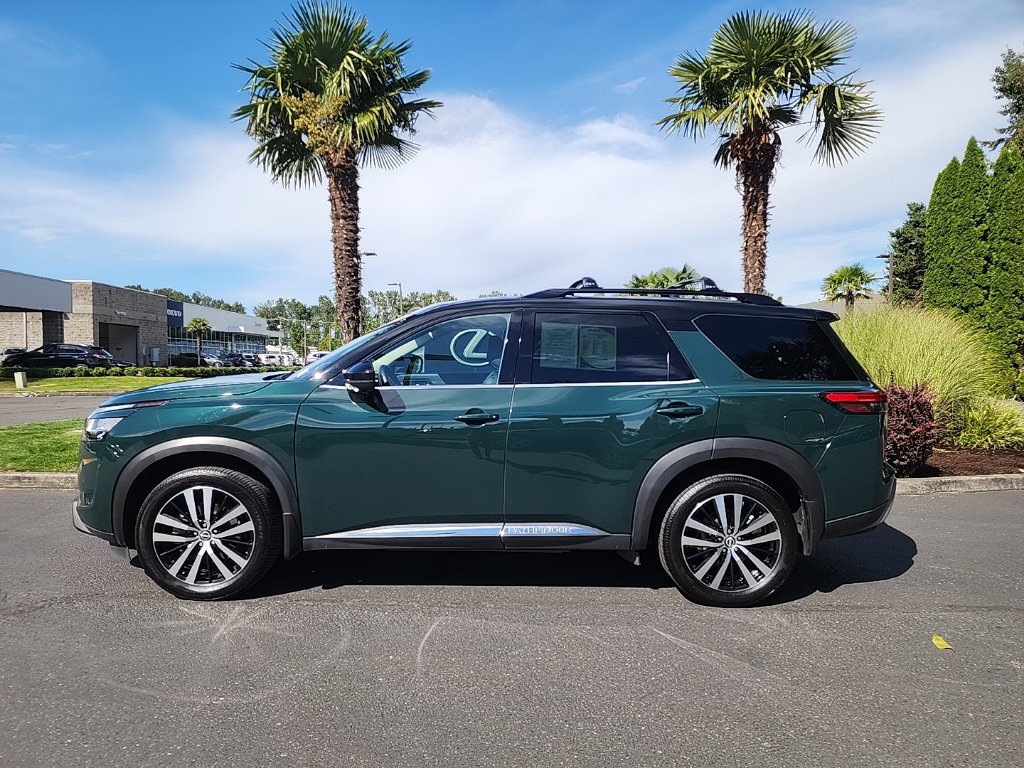 Used 2023 Nissan Pathfinder Platinum w/ Lighting Package (N92) AWD/4WD image 2