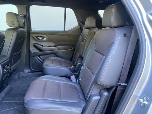 Used 2023 Chevrolet Traverse High Country FWD image 38