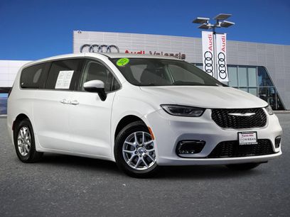 Used 2023 Chrysler Pacifica Touring-L