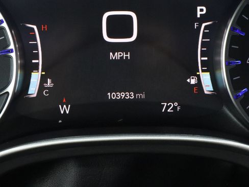 Used 2022 Chrysler Pacifica Touring-L FWD image 28