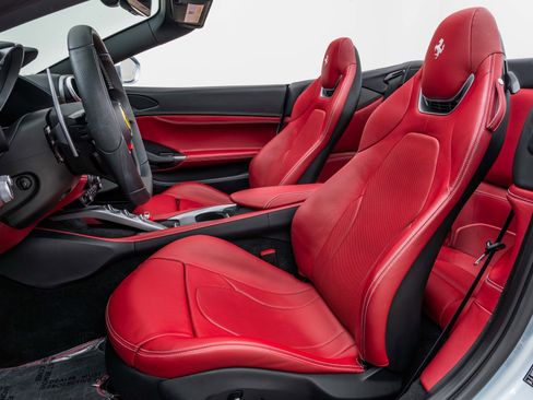 Certified 2022 Ferrari Portofino M image 5