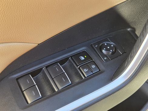 Used 2023 Toyota RAV4 XLE Premium image 14