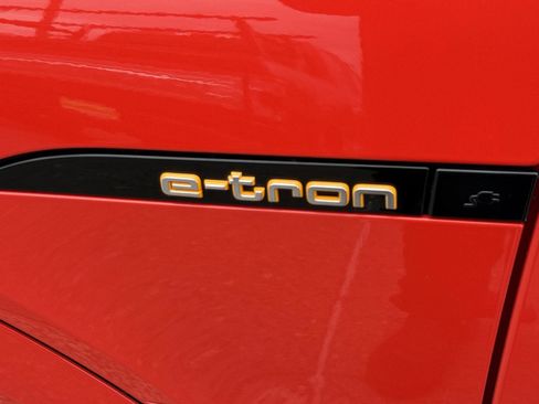 Used 2021 Audi e-tron Prestige w/ Prestige Package AWD/4WD image 12