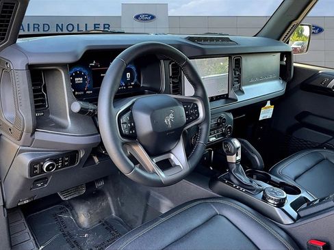 New 2025 Ford Bronco Badlands image 8