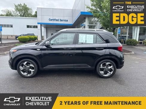 Used 2024 Hyundai Venue SEL FWD image 1