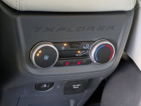 Certified 2025 Ford Explorer Platinum w/ LUX Leather Package image 20