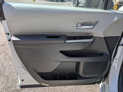 Used 2023 Toyota Sienna XLE AWD/4WD image 9