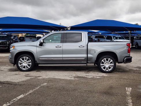 Used 2024 Chevrolet Silverado 1500 High Country w/ High Country Premium Package AWD/4WD image 3