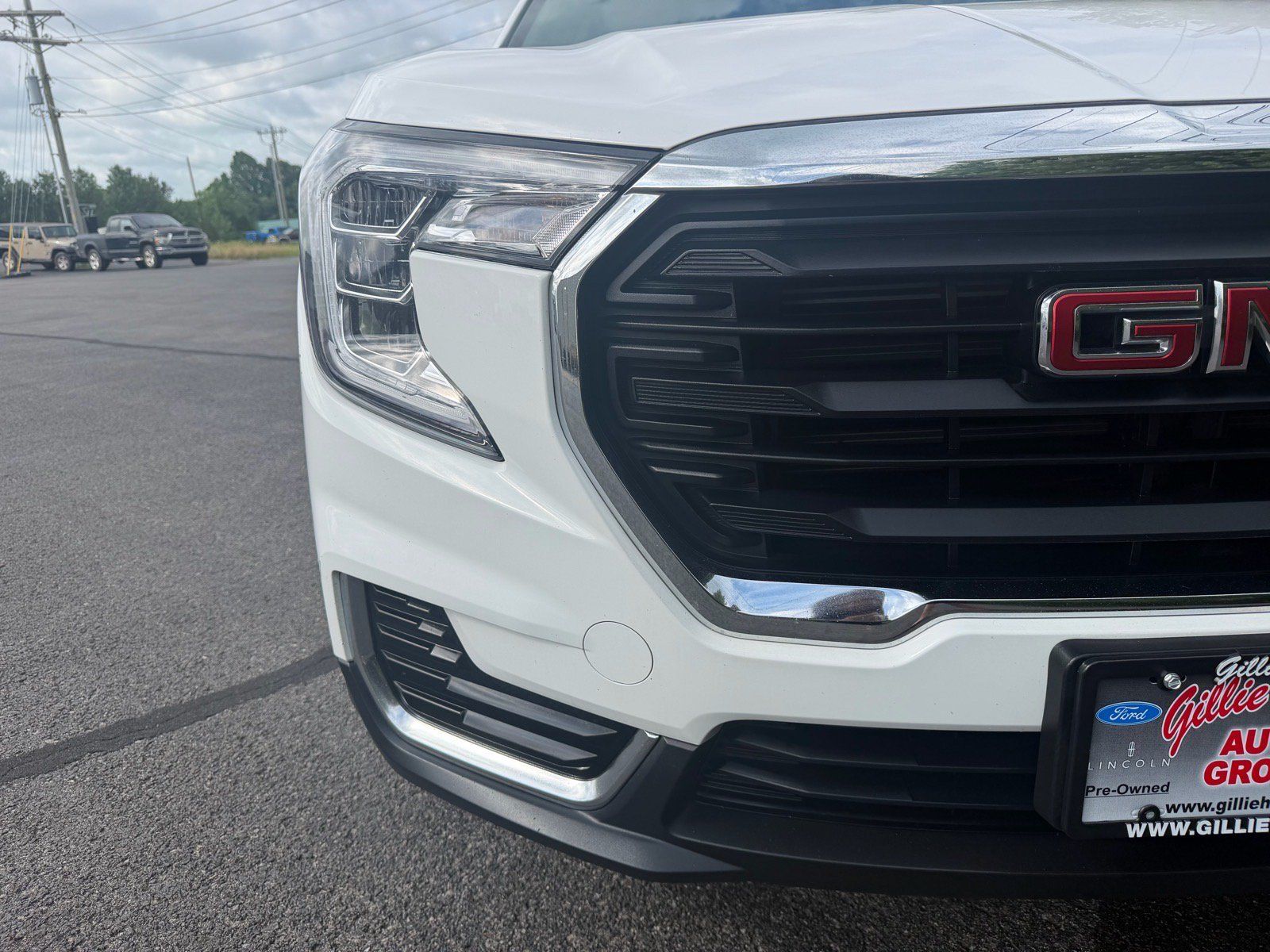 Used 2024 GMC Terrain SLE AWD/4WD image 5
