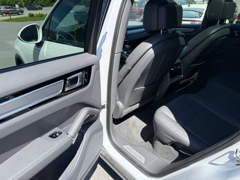 Used 2020 Porsche Cayenne AWD/4WD image 20