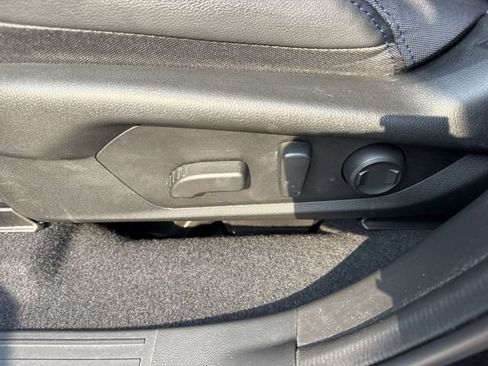 Used 2025 Subaru Forester Premium AWD/4WD image 12