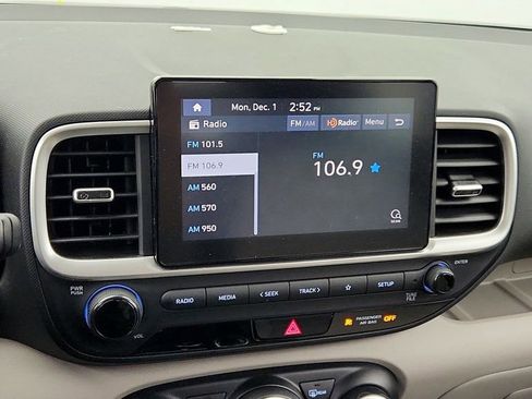 Used 2021 Hyundai Venue SEL w/ Cargo Package image 16