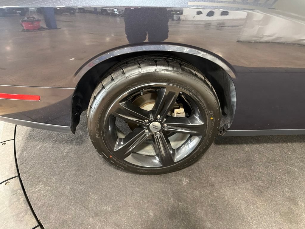 Used 2017 Dodge Challenger R/T RWD image 30