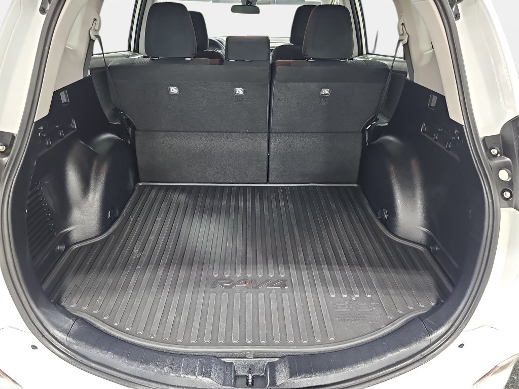 Used 2017 Toyota RAV4 LE w/ All Weather Liner Package AWD/4WD image 14