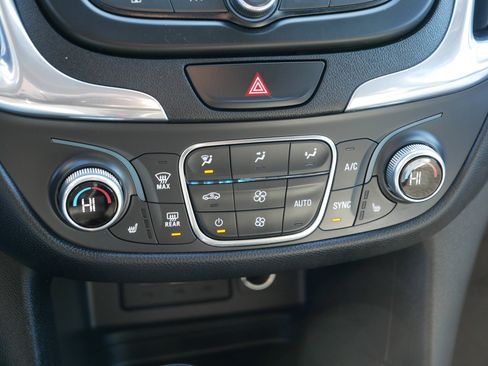 Used 2019 Chevrolet Equinox LT image 23