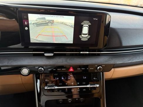 Used 2024 Kia Carnival EX FWD image 18