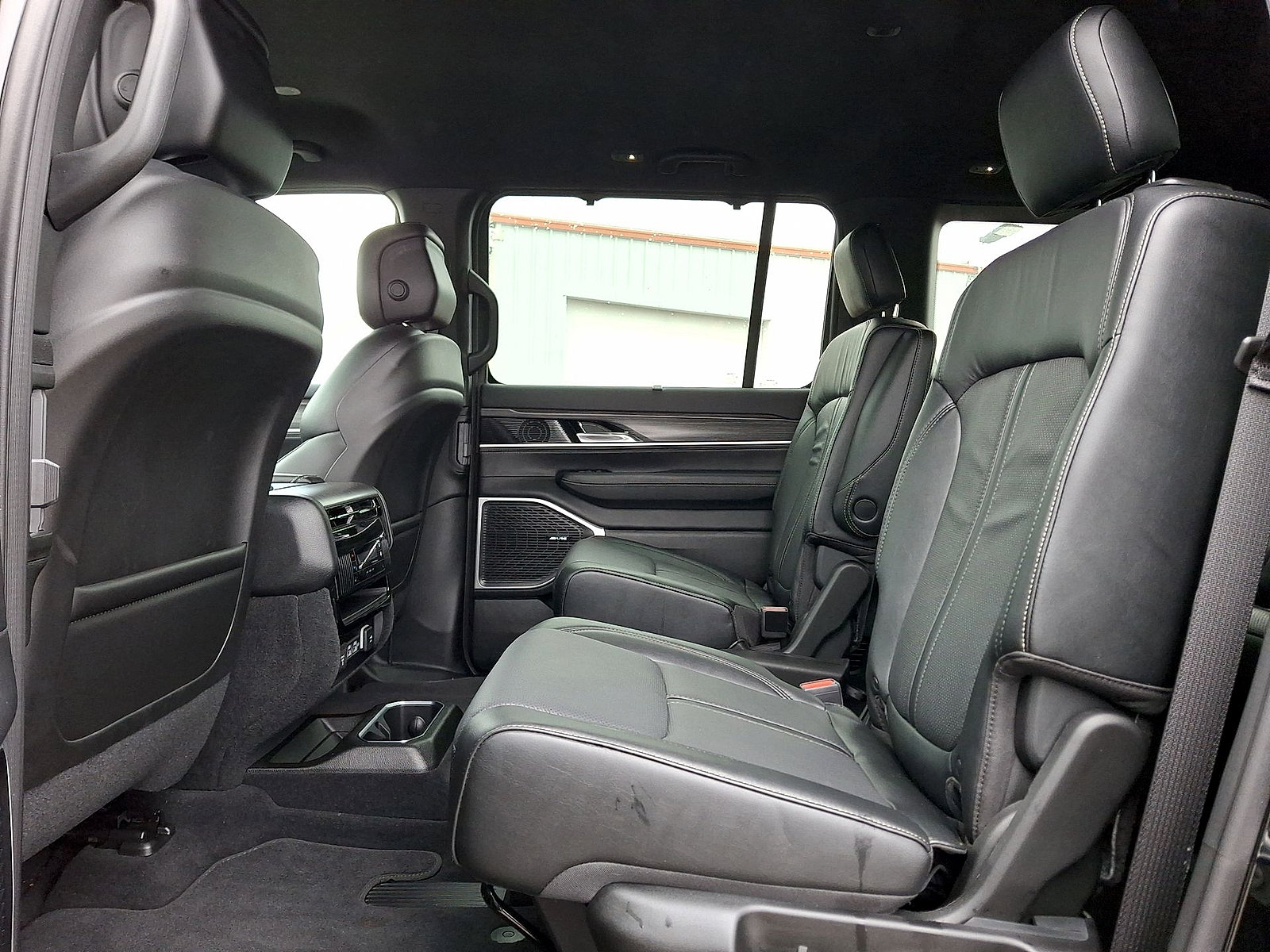 Used 2023 Jeep Wagoneer Series III w/ Convenience Group I AWD/4WD image 13