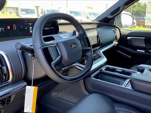 Used 2025 Ford Expedition Tremor image 8