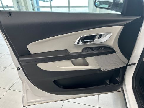 Used 2017 Chevrolet Equinox Premier w/ Enhanced Convenience Package AWD/4WD image 11