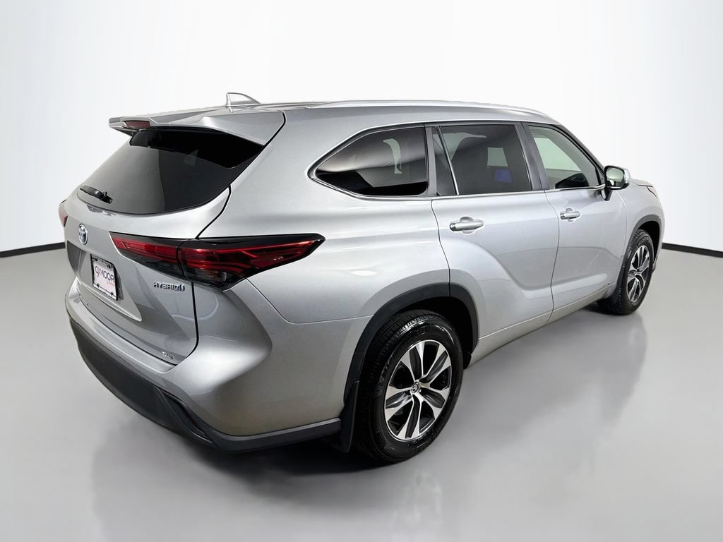 Certified 2023 Toyota Highlander XLE AWD/4WD image 7