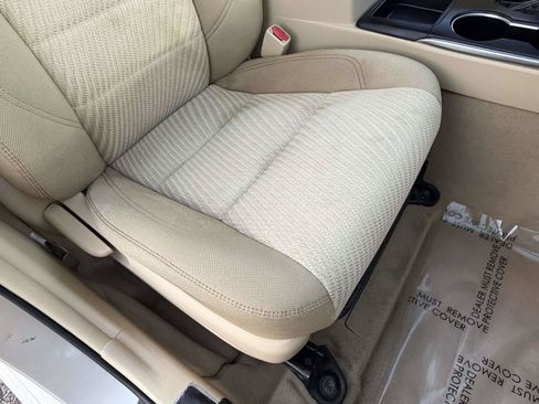 Used 2017 Toyota Camry LE FWD image 29