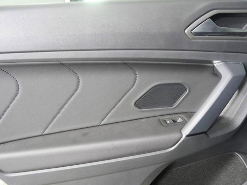 Used 2019 Volkswagen Tiguan SEL Premium image 14